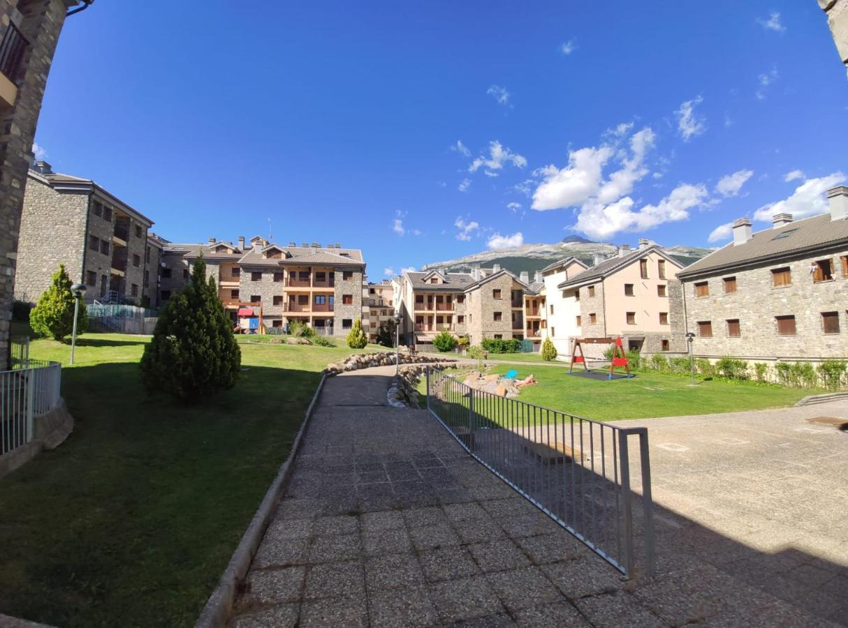 Apartamento El Roble Villanúa Exteriör bild